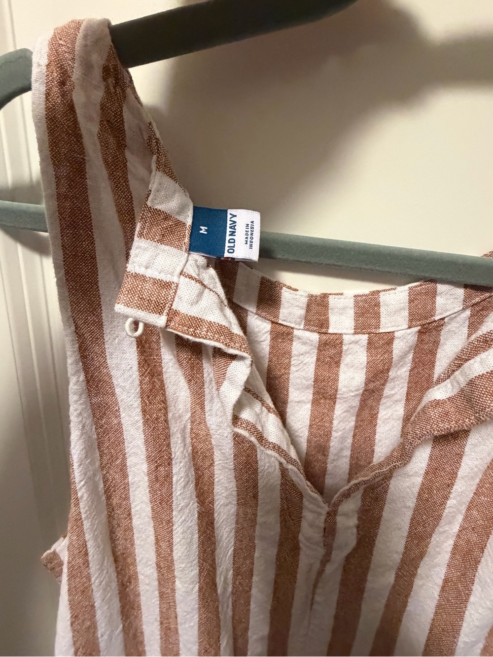 Old Navy White & Rust Striped Sleeveless Tank Top - Picture 2 of 4